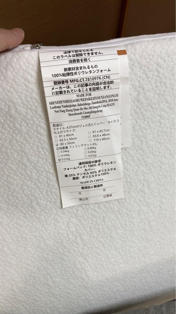 グレー