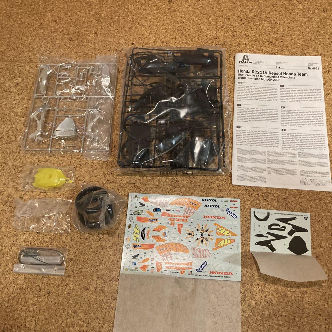 イタレリ 1/9 オートバイ プラモデル RC211V ‘03 バレンシア