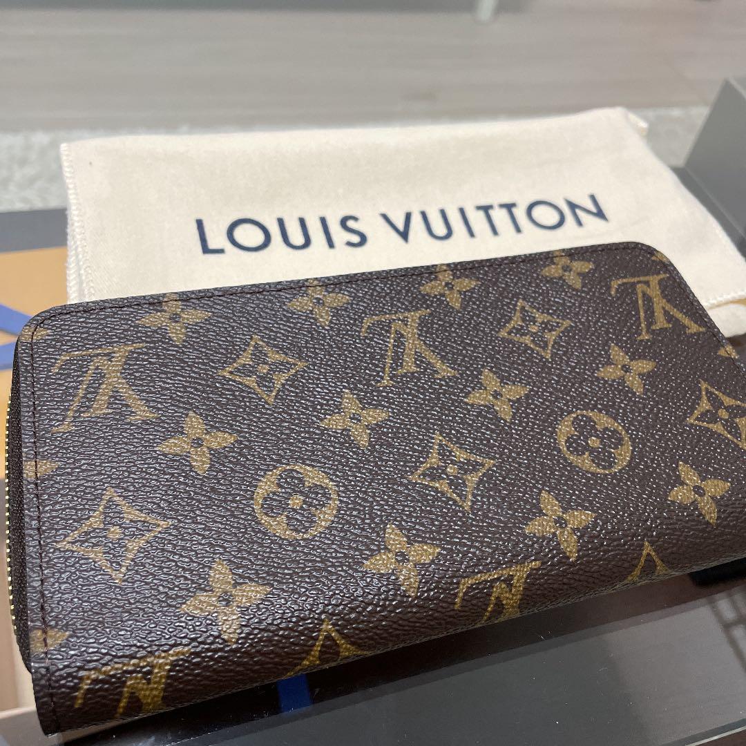 ルイヴィトン 長財布　ジッピー・ウォレット