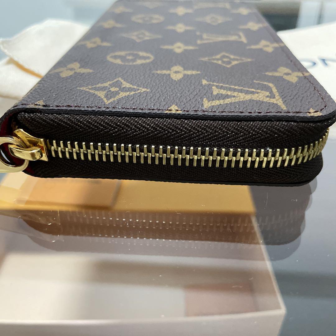 ルイヴィトン 長財布　ジッピー・ウォレット