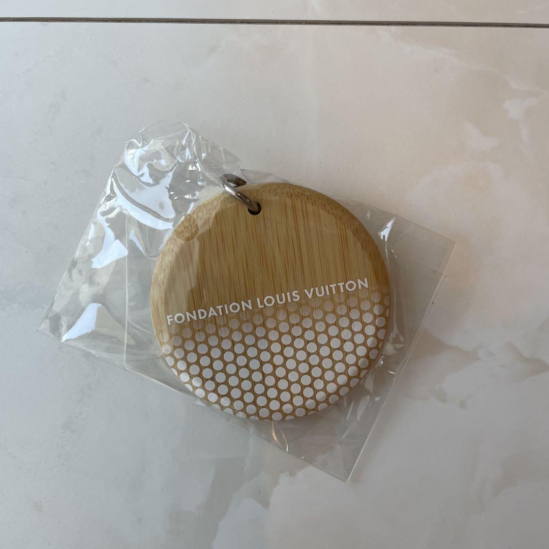 送料込*FondationLouisVuitton*ドットラウンドウッドキーリング 楽天市場】パリ限定！LOUIS VUITTON ルイヴィトン美術館