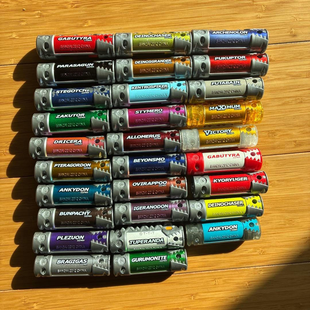 獣電ブレイブボックス メタリック獣電池 キョウリュウジャー レア 獣電池47本 獣電ブレイブボックス メタリック獣電池 キョウリュウジャー レア 獣電池47本