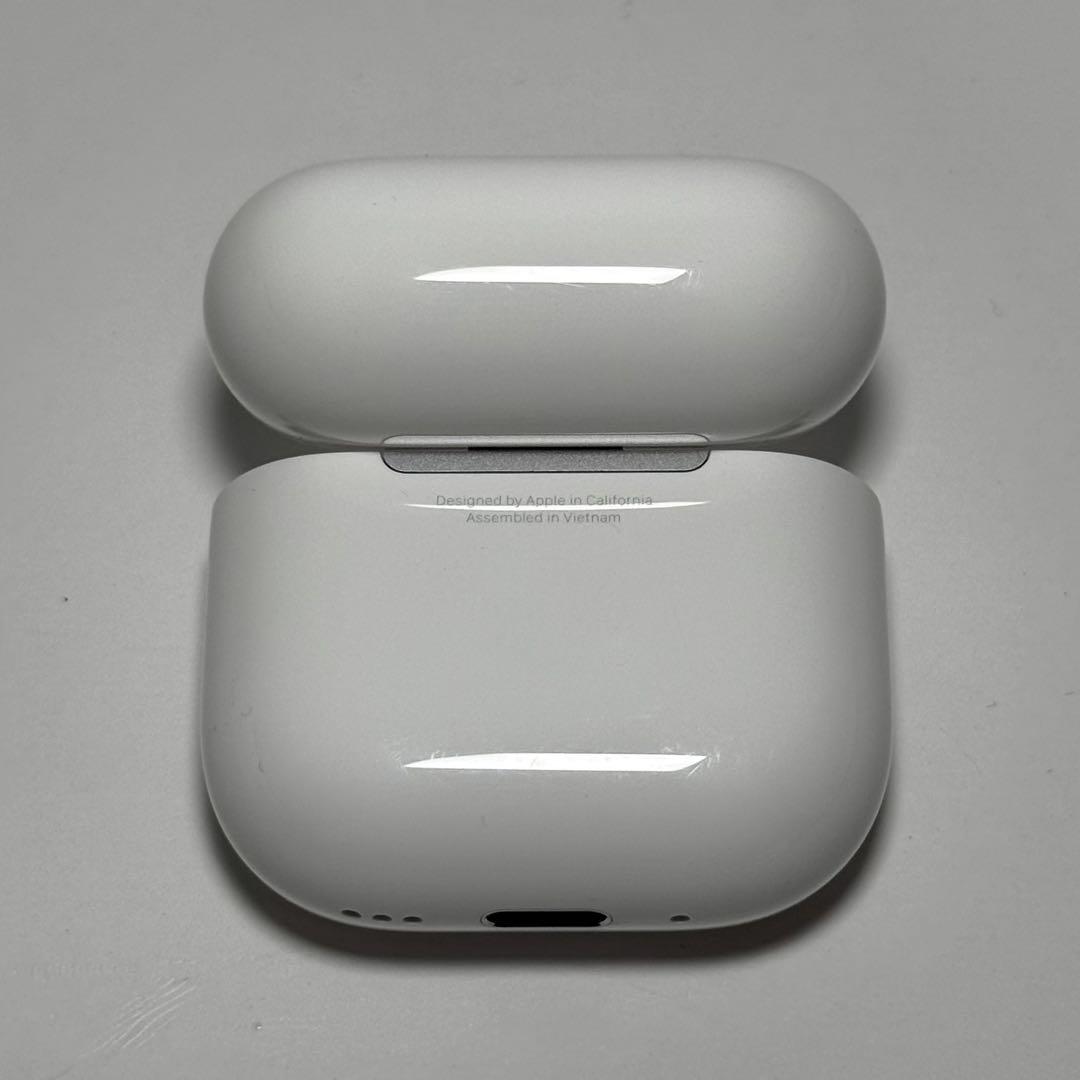 Apple AirPods 4 アクティブノイズキャンセリング 充電ケース付き