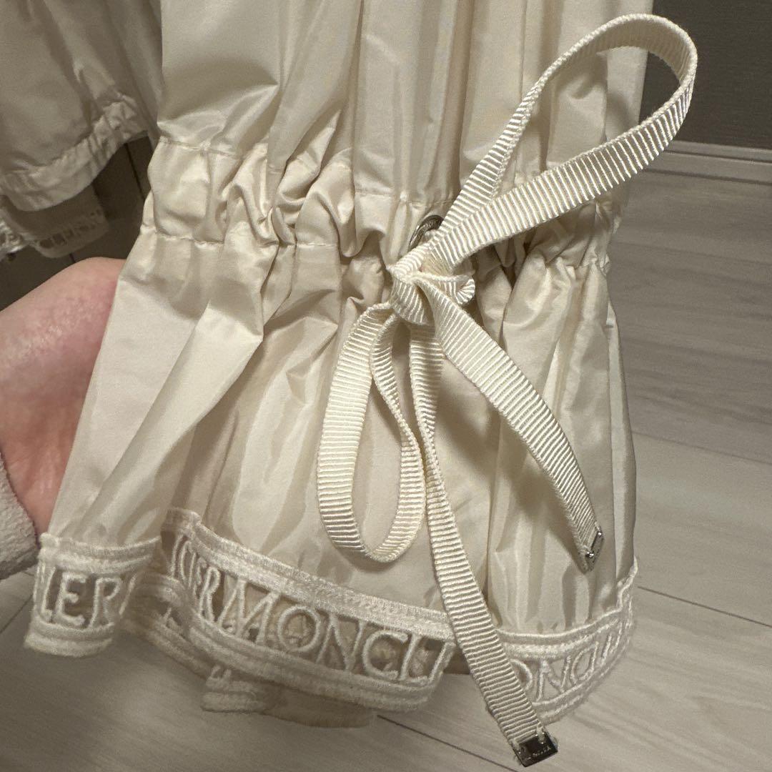 【最終値下げ】Moncler フード付きホワイトジャケット　00サイズ
