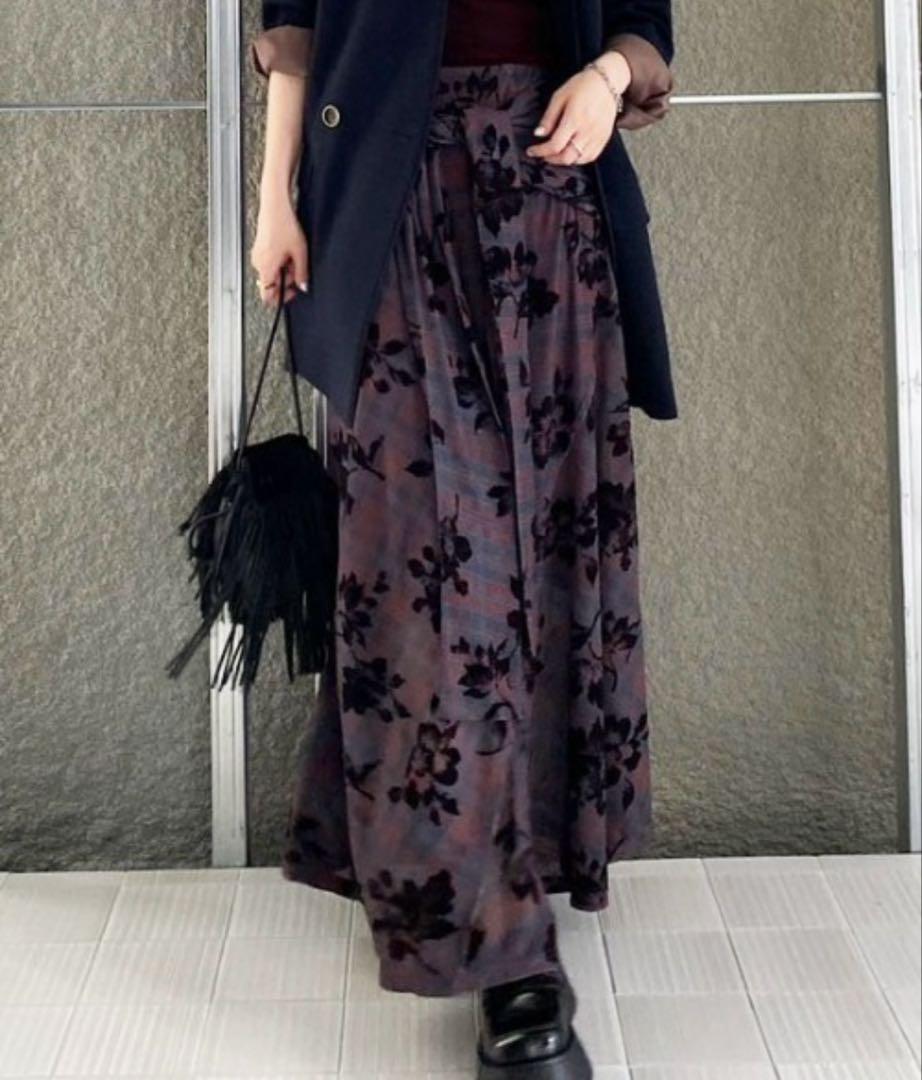 FLOCKY FLOWER TWIST SKIRT
