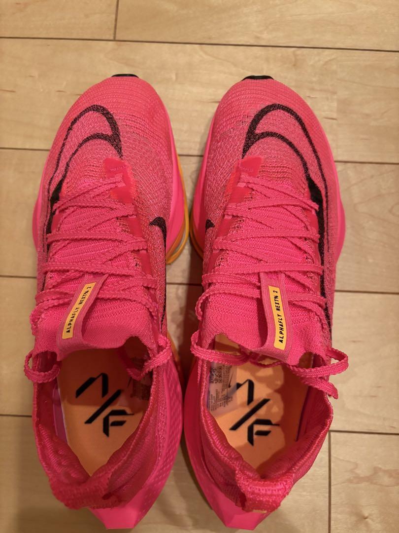 NIKE