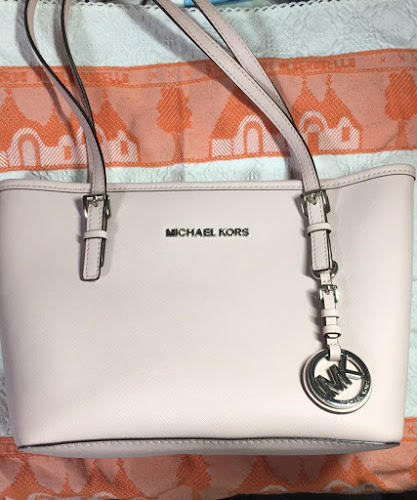 ☆決算特価商品☆定価の半額!MICHAEL KORS ハンドバッグ