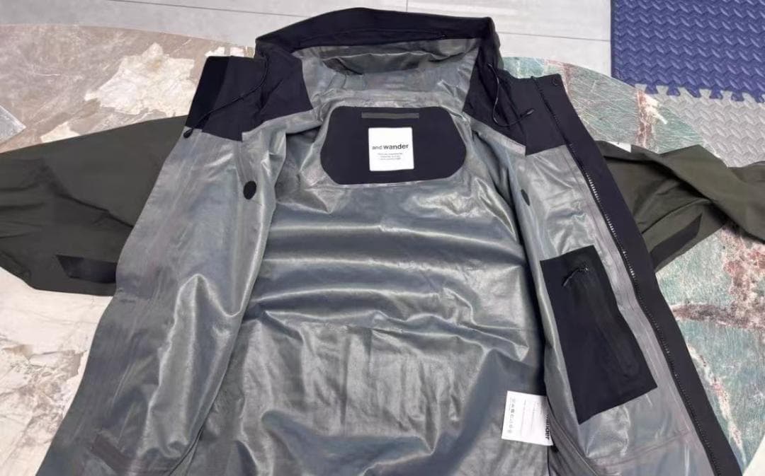 アンドワンダー and wander 2.5L ハイカーレインジャケット M