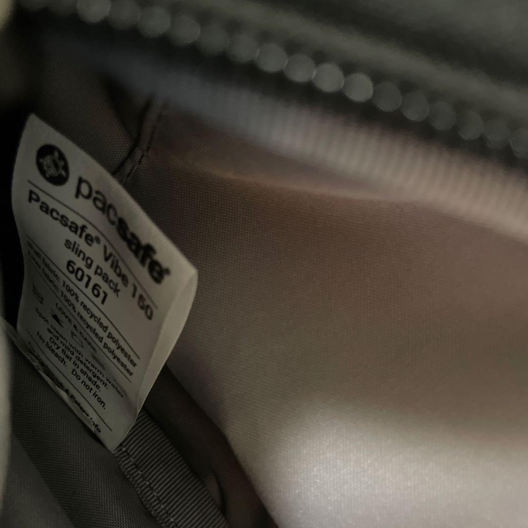 pacsafe ブラック スリングバッグ