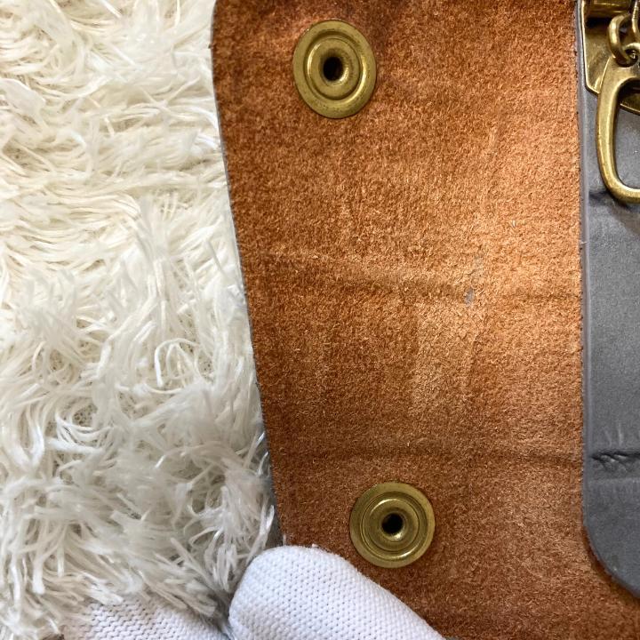 【IL BISONTE 】イルビゾンテ クロコ型押しキーケース レザー・グレー
