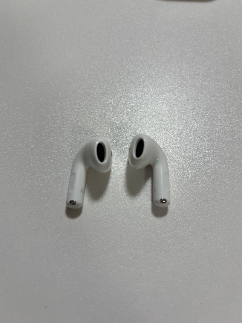Apple AirPods 4 美品 (ANC搭載）MXP93J/A TWVRK