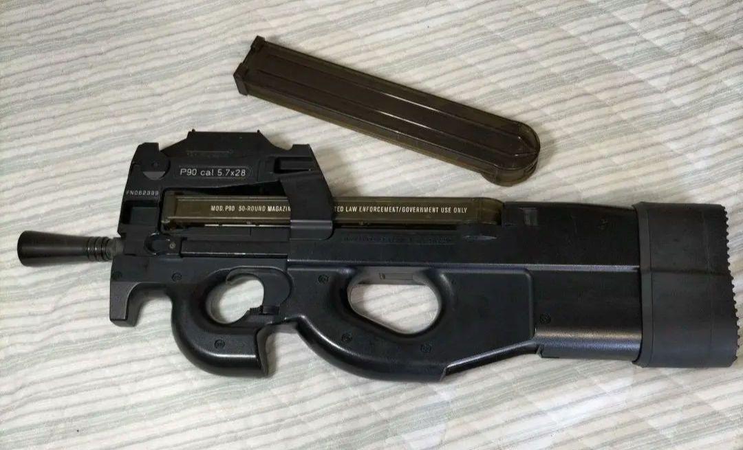 東京マルイ 電動ガン P90 ガンケース付き ラッパマズル装着 東京マルイ 電動ガン P90 ガンケース付き ラッパマズル装着