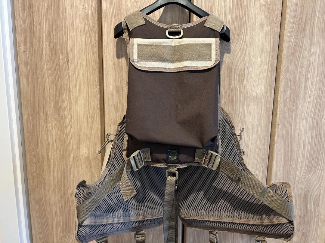 VEST|