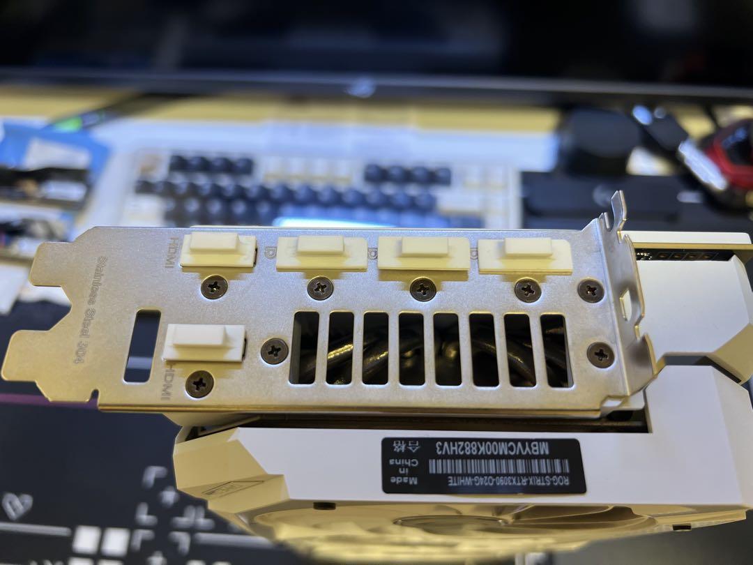 rog GeForce RTX 3090 O24G white