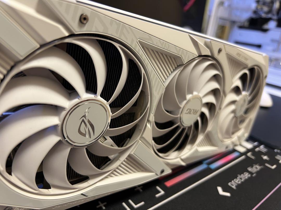 rog GeForce RTX 3090 O24G white