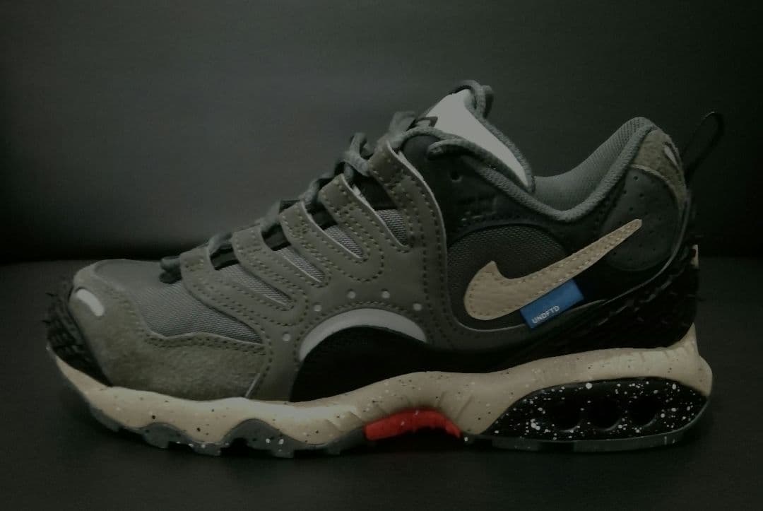【新品】UNDEFEATED NIKE AIR TERRA HUMARA カーキ