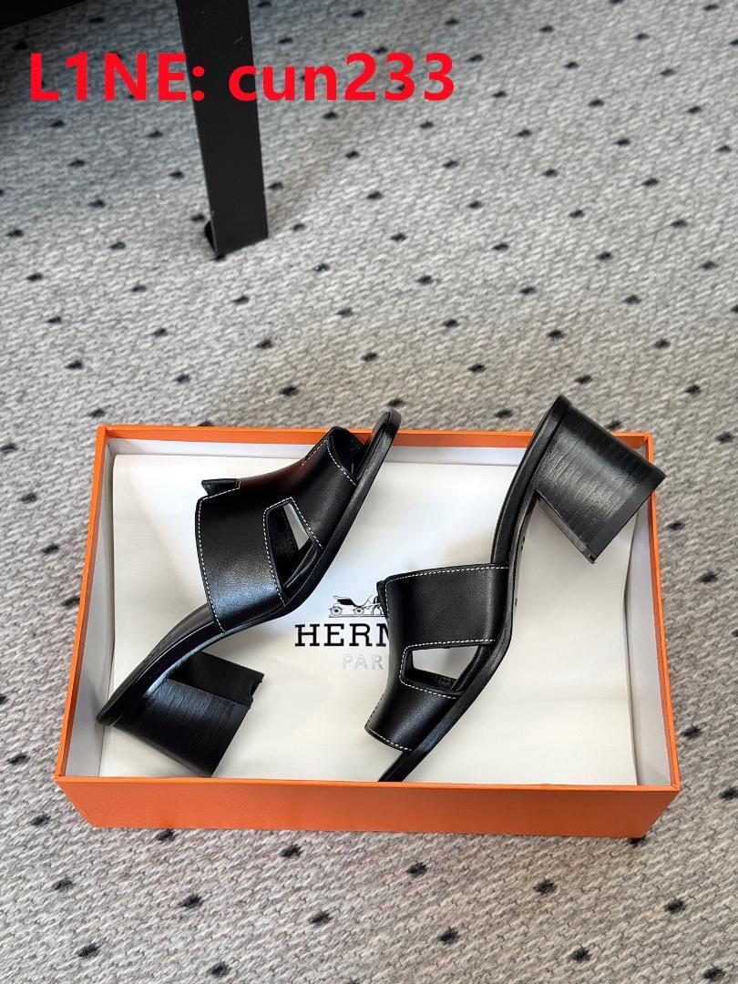 HERMES ブラックレザーサンダル
