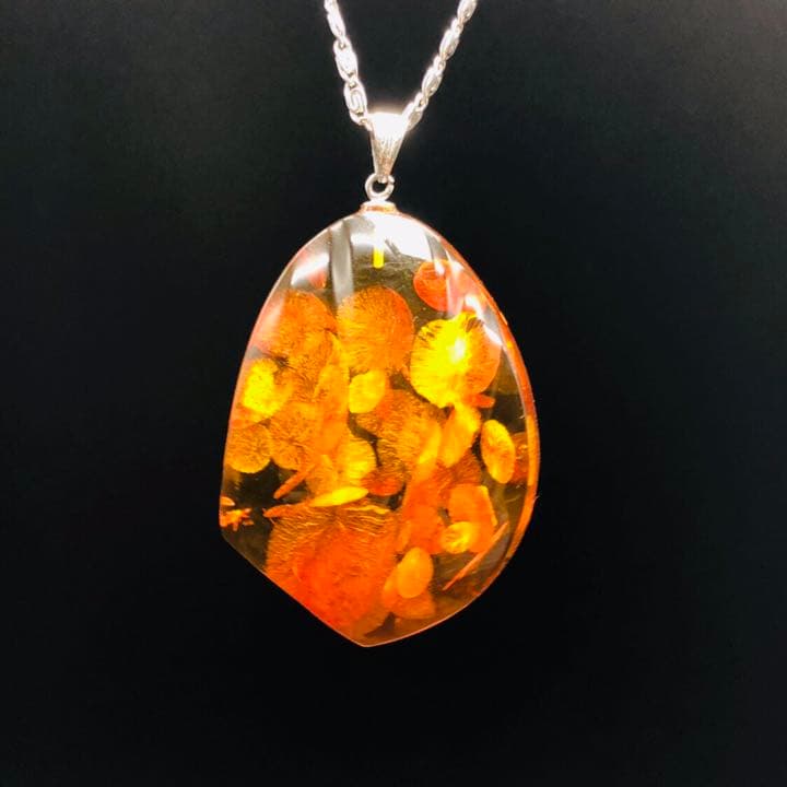 琥珀(コハク)ネックレス シルバーチェーン付き