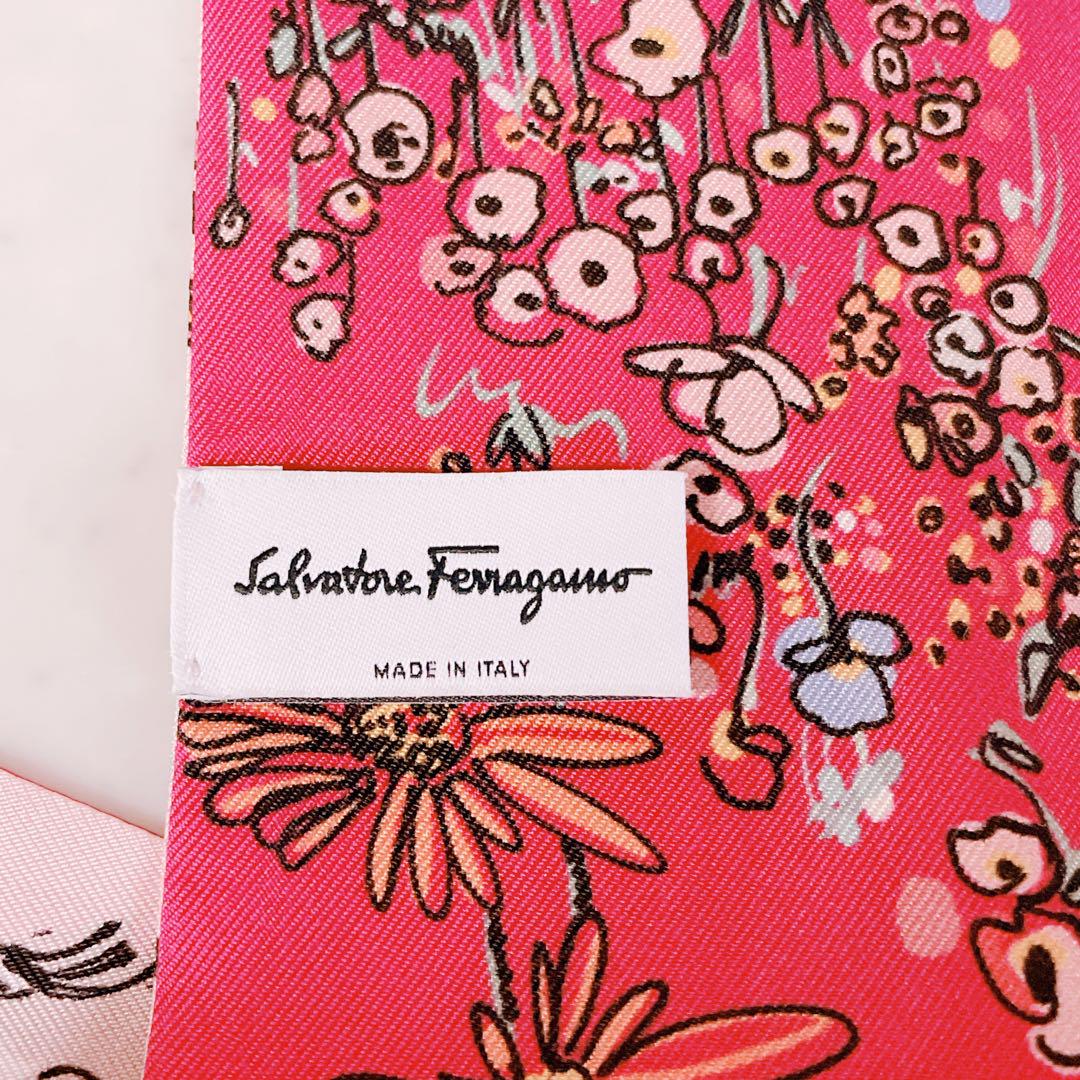 ♡ Salvatore Ferragamo シルクスカーフ♡