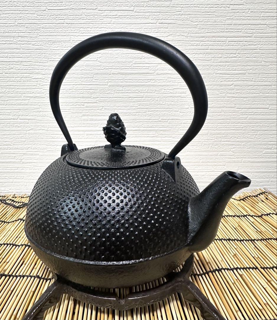 未使用品、タグ付　南部霞銘　南部岩鋳造１２型アラレ　鉄瓶　南部鉄瓶　南部鉄器