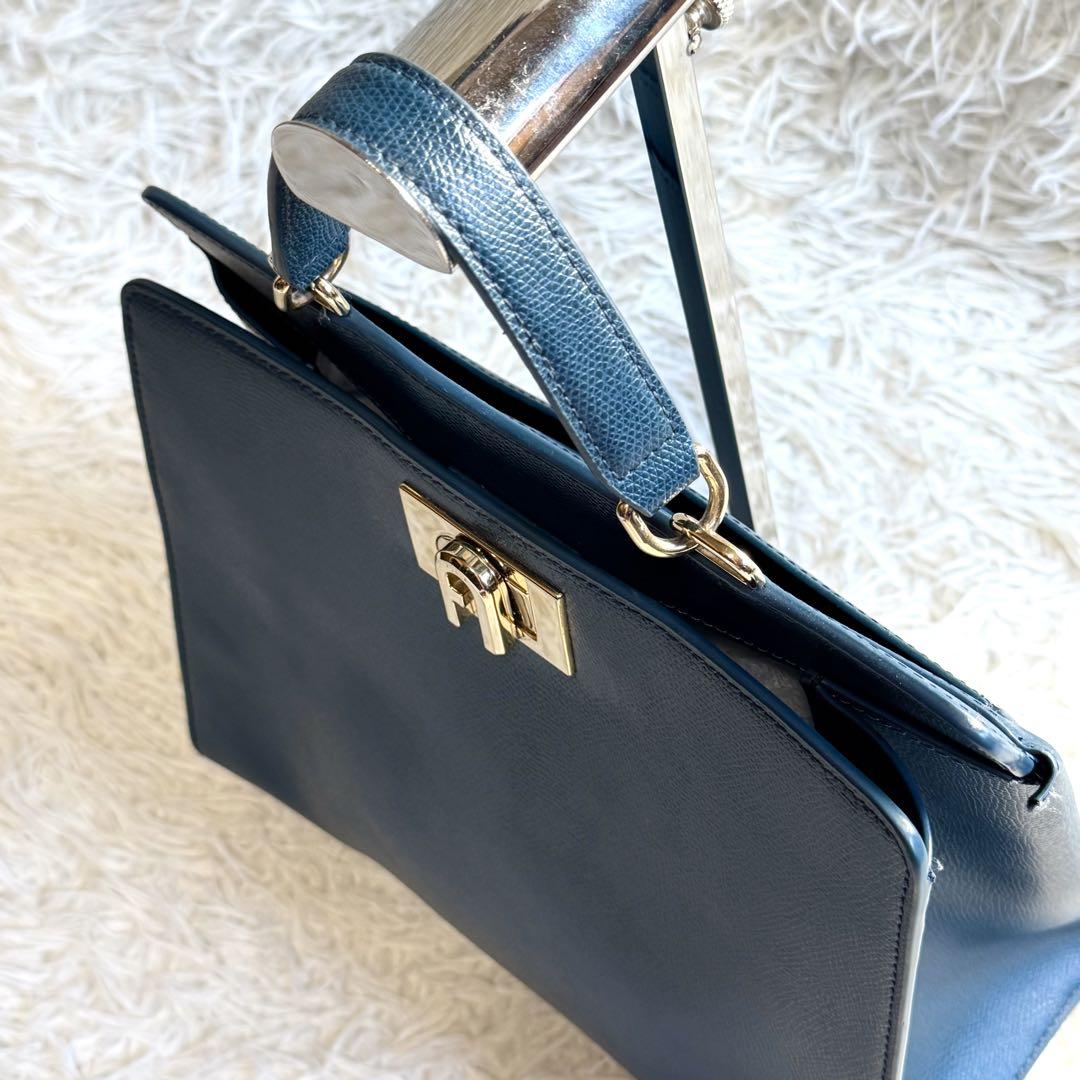 近年モデル FURLA フルラ アーチロゴ ハンドバッグ レザー