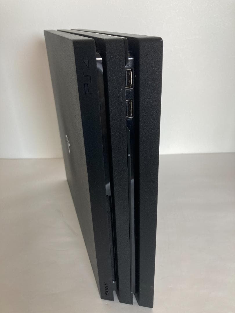 プレステ4 本体目立った傷や汚れなし