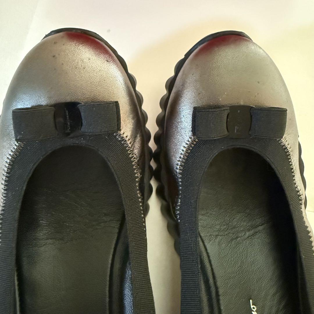 世界を買える 海外ブランド Salvatore 美品 Ferragamo 8 メタリックフラットシューズ 靴
