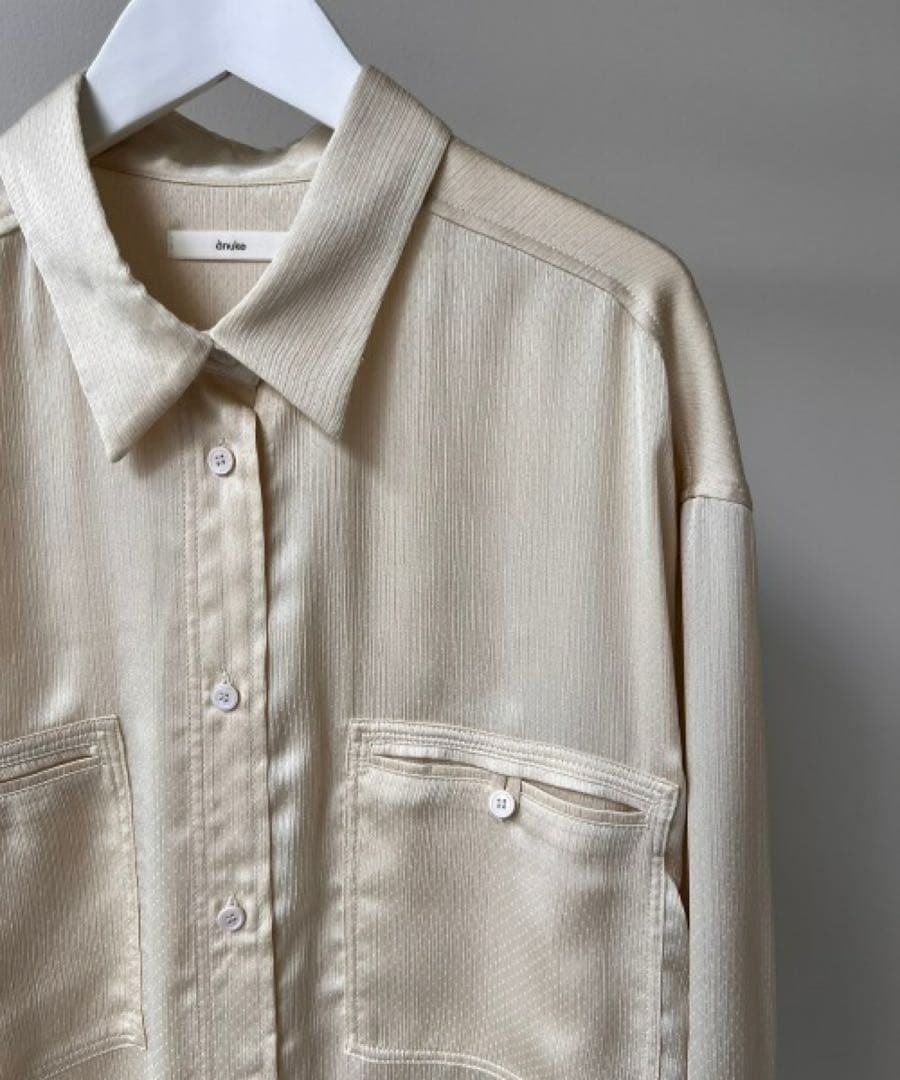 【新品、タグあり】Anuke Satin Over Shirts クリーム 【新品、タグあり】Anuke Satin Over Shirts クリーム