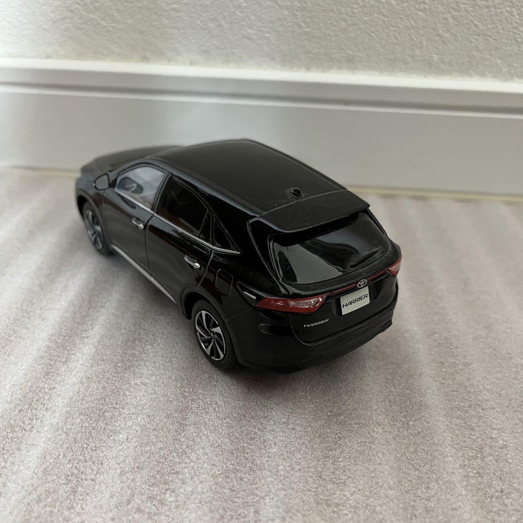 TOYOTA ハリアー HARRIER 60系 1/30色見本ミニカー 黒 - メルカリ