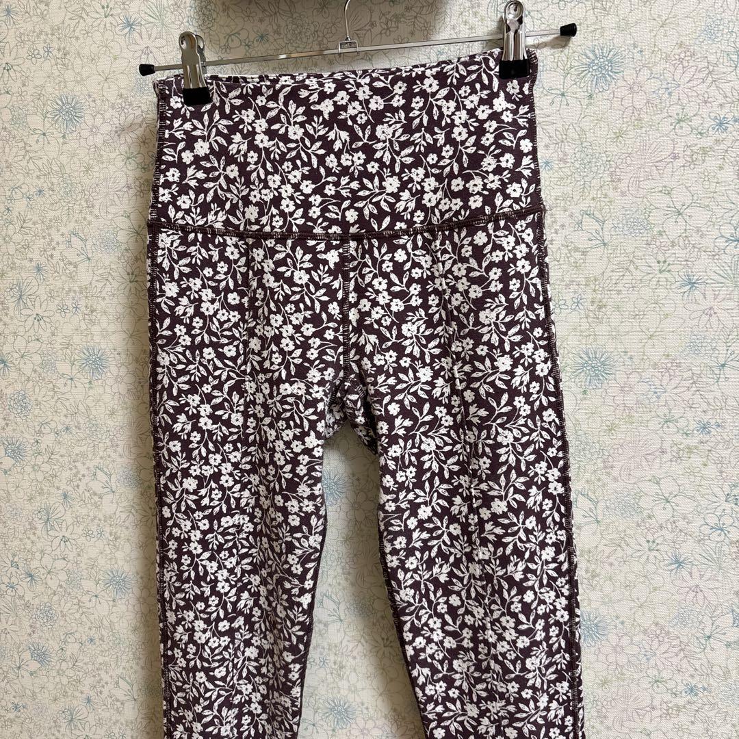 emmi 花柄 ヨガウェアセット emmi 花柄 ヨガウェアセット ブラトップ レギンス ヨガウェア