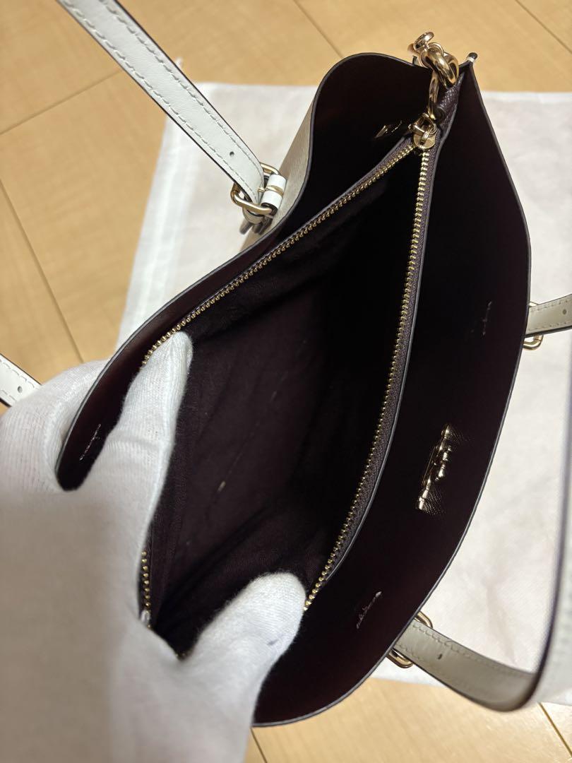 【超美品】COACH ホワイト バッグ ショルダーバッグ チャーム付き