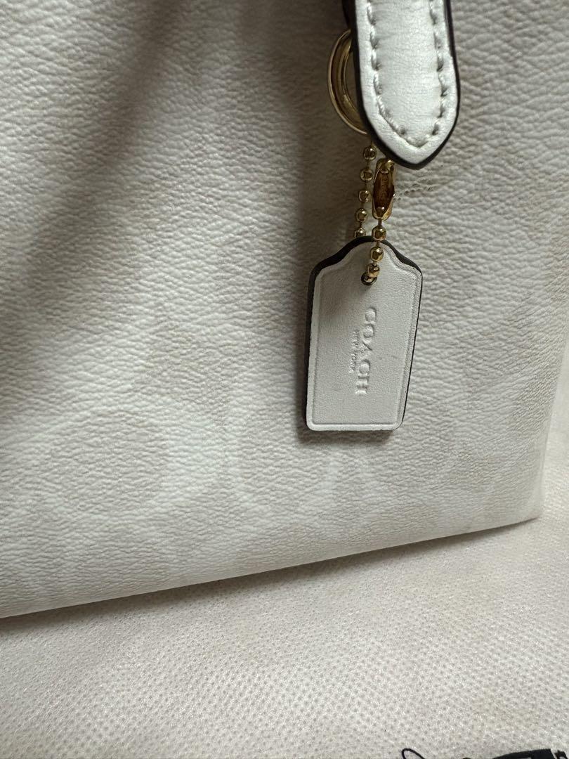 【超美品】COACH ホワイト バッグ ショルダーバッグ チャーム付き