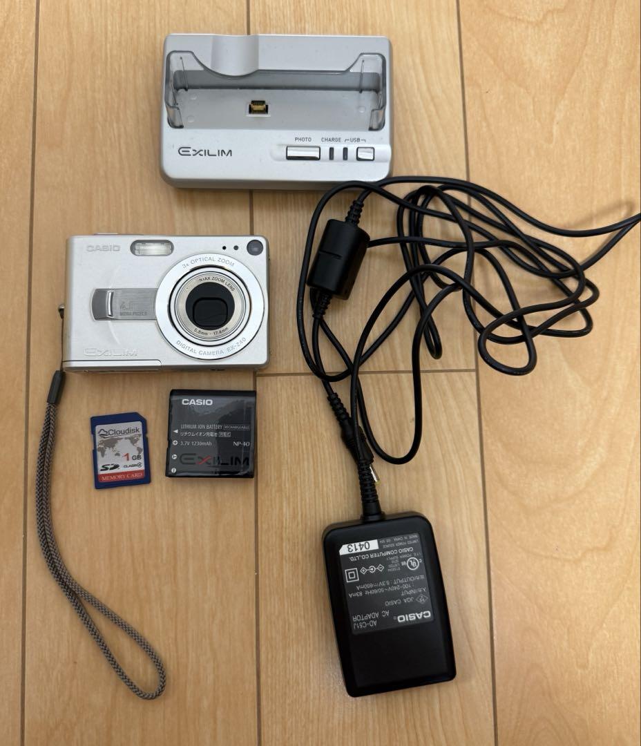 CASIO EXILIM EX-Z40 シルバー デジカメ コンデジ