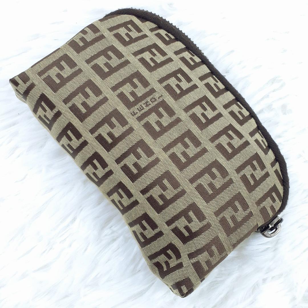 美品◎FENDI フェンディ ミニポーチ 化粧ポーチ 茶 ズッカ柄 希少デザイン