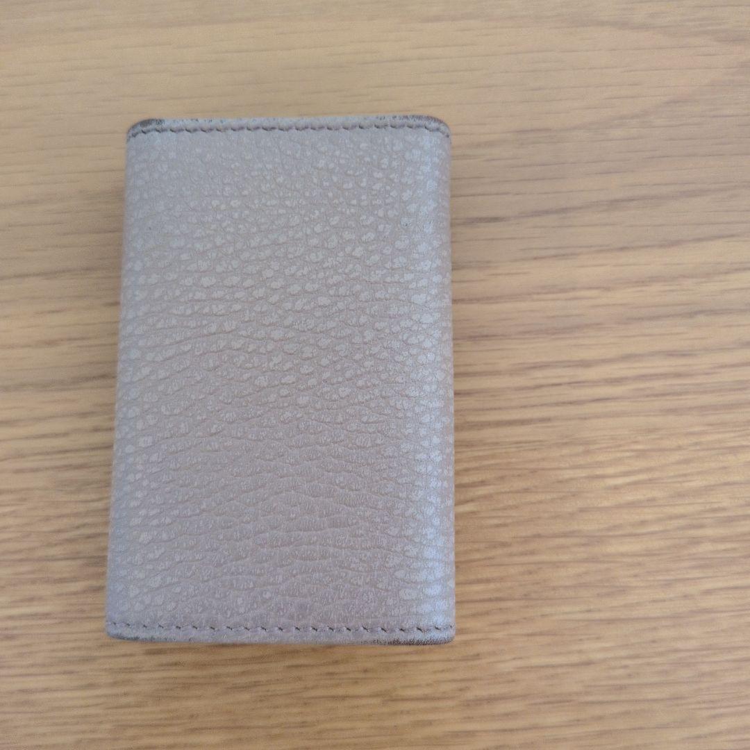 Gucci ピンクグレー レザー キーケース - メルカリ