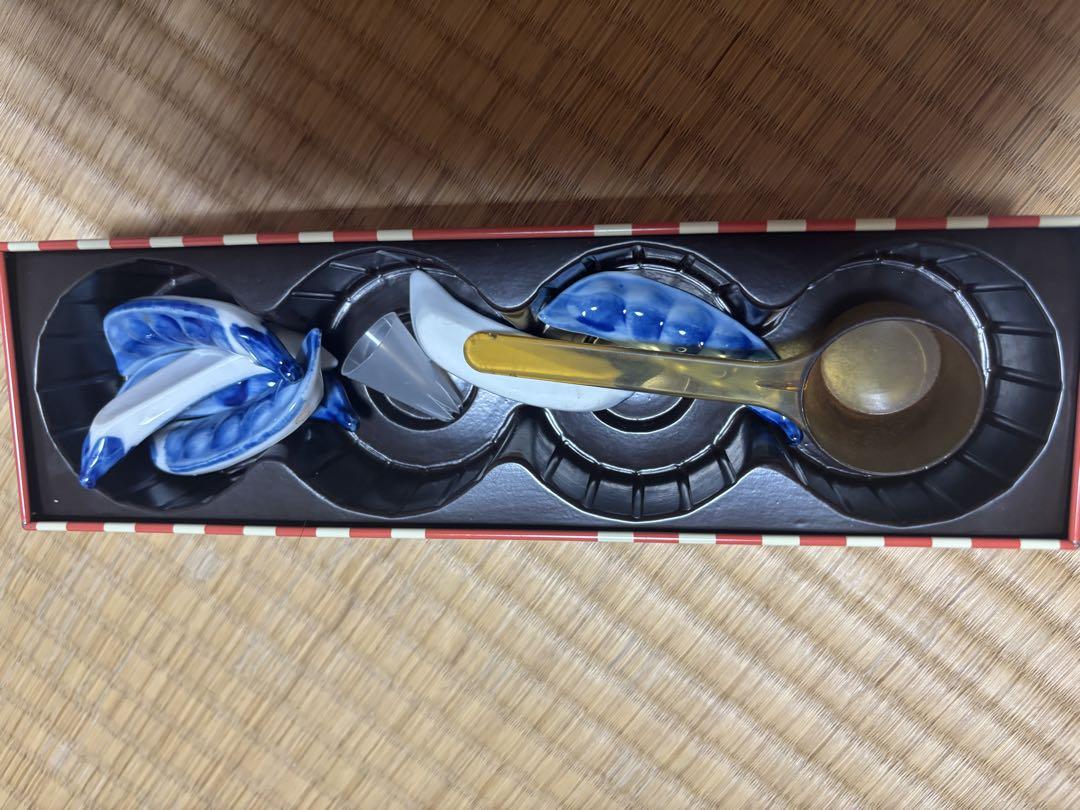 魚と葉のデザインの箸置きとスプーン 高級通販