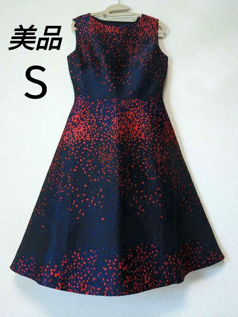 【美品】ワンピース フレア ノースリーブ 膝丈 衣装 パーティー
