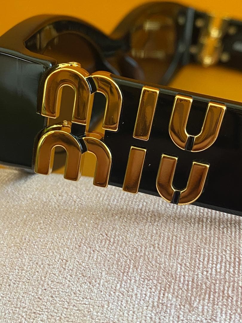 美品 MIUMIU ミュウミュウ オーバル サングラス 人気モデル