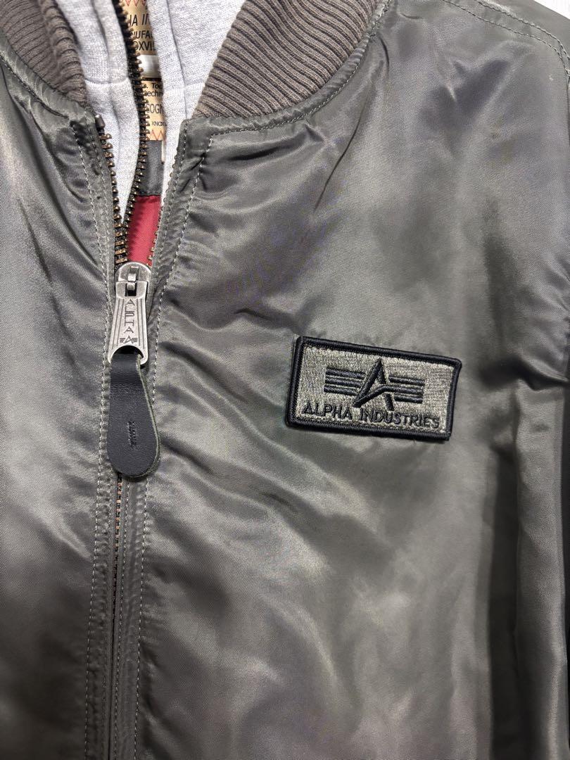 ALPHA INDUSTRIES フード付きMA-1ジャケット