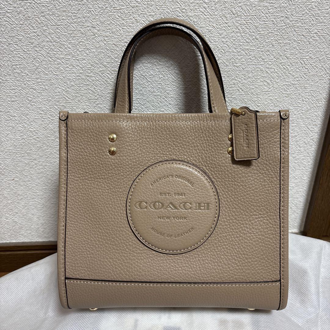 COACH ベージュ ロゴ入り トートバッグ