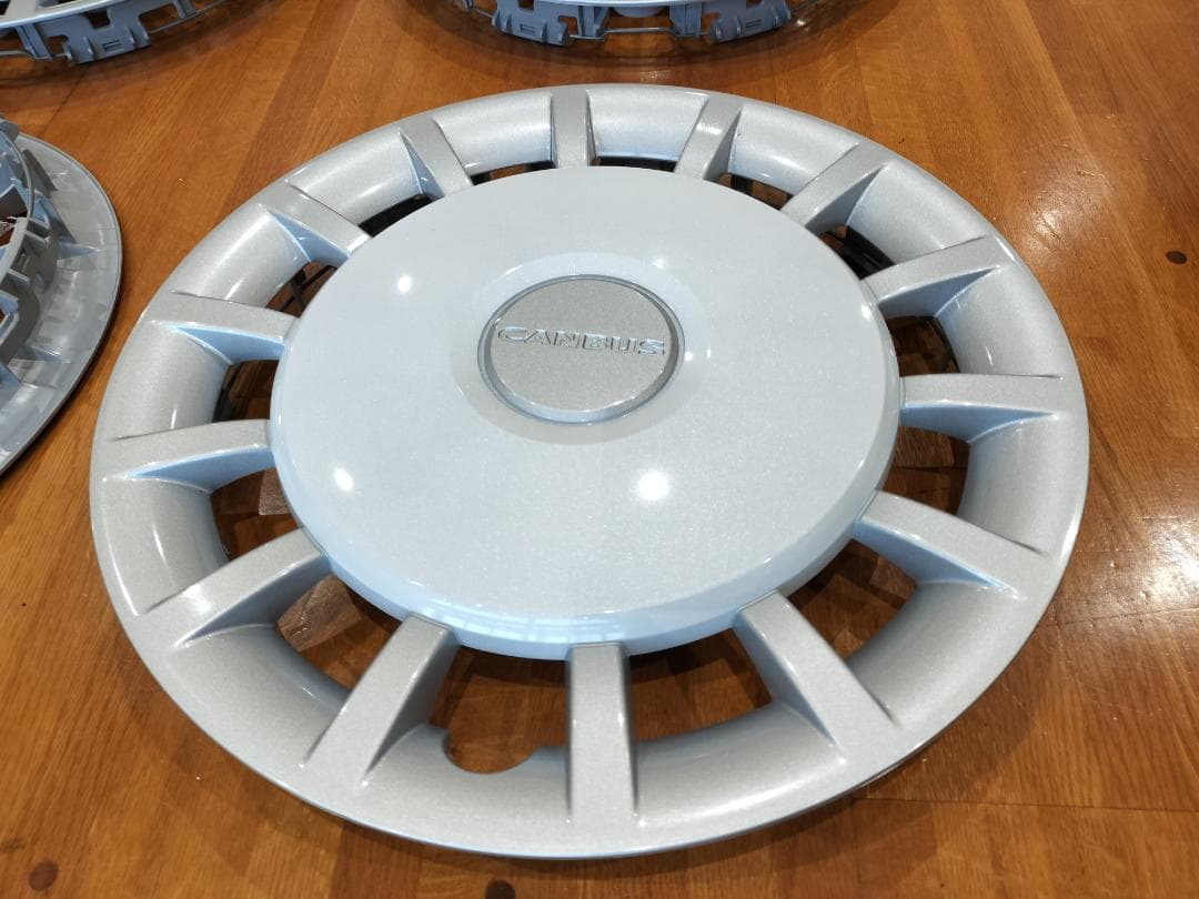 新車外し ダイハツ ムーブキャンバス 純正 ホイールキャップ 4個セット 新車外し ダイハツ ムーブキャンバス 純正 ホイールキャップ 4個セット