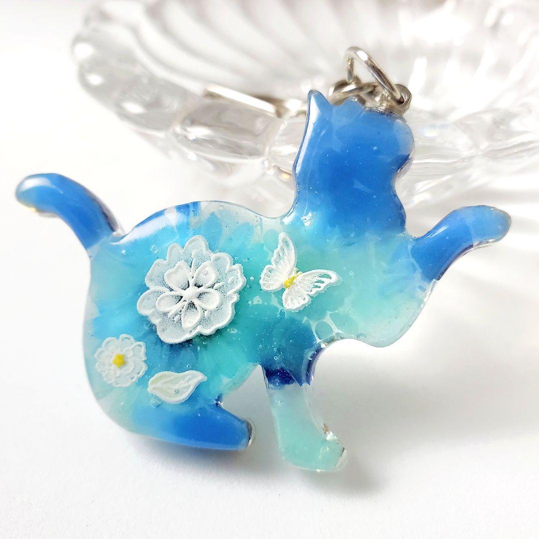 やっちゃん　　　 琉球ガラス・天然石のじゃれ猫ピアス　レジン／ハンドメイド