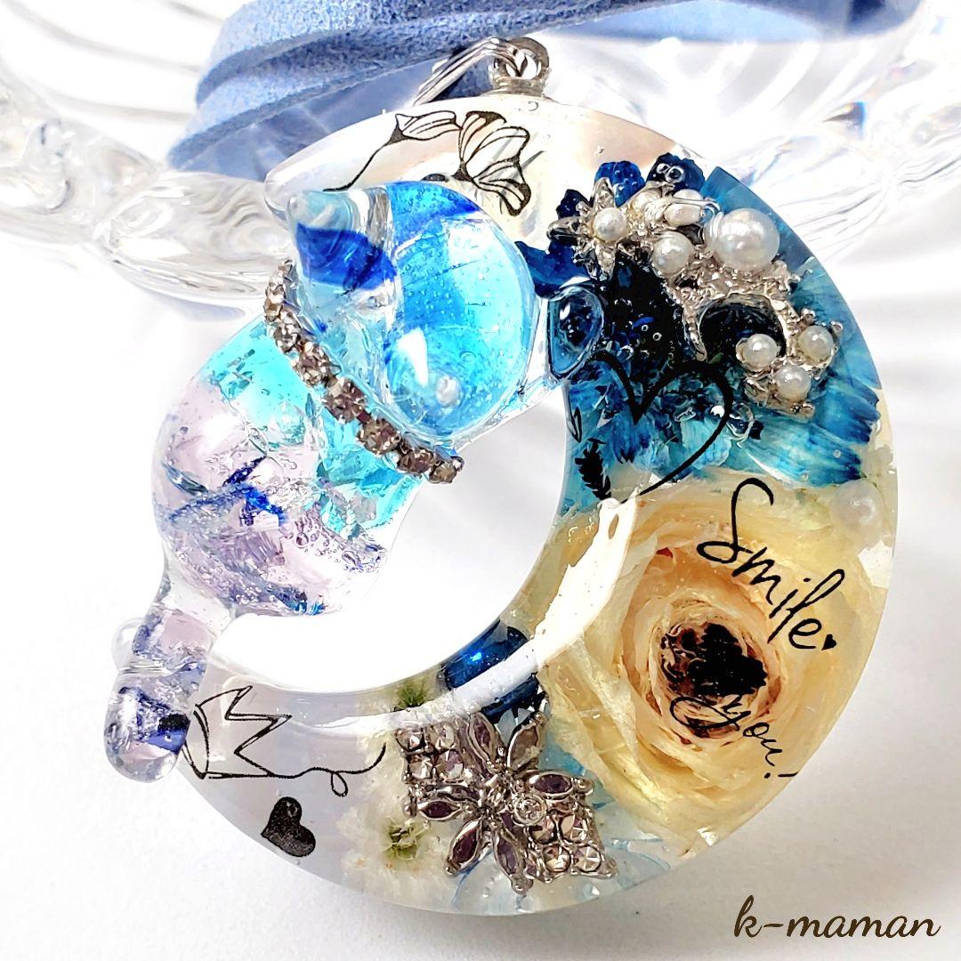 やっちゃん　　　 琉球ガラス・天然石のじゃれ猫ピアス　レジン／ハンドメイド