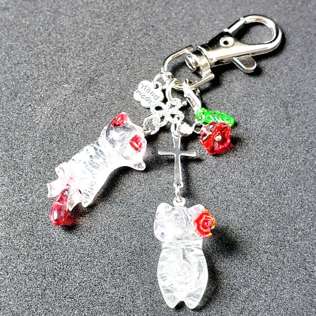 やっちゃん　　　 琉球ガラス・天然石のじゃれ猫ピアス　レジン／ハンドメイド