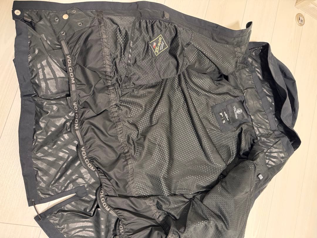 新品タグ付VOLCOM GORE-TEXジャケット 新品タグ付VOLCOM GORE-TEXジャケット