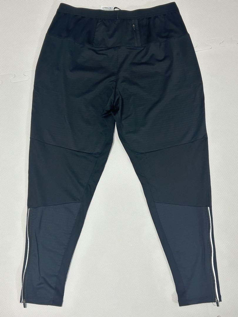 Nike スリムフィット ブラックパンツ