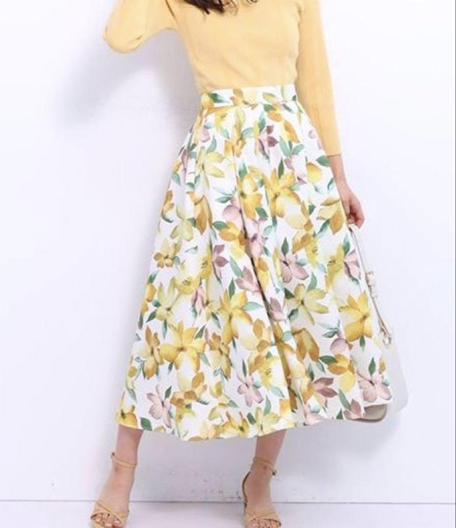 【美品】JUSGLITTY ジャスグリッティー　フラワープリントタックスカート