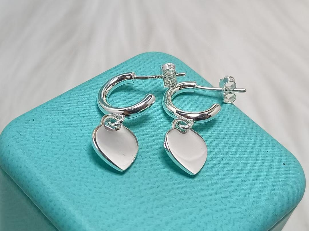 Tiffany & Co. フープピアス ミニ