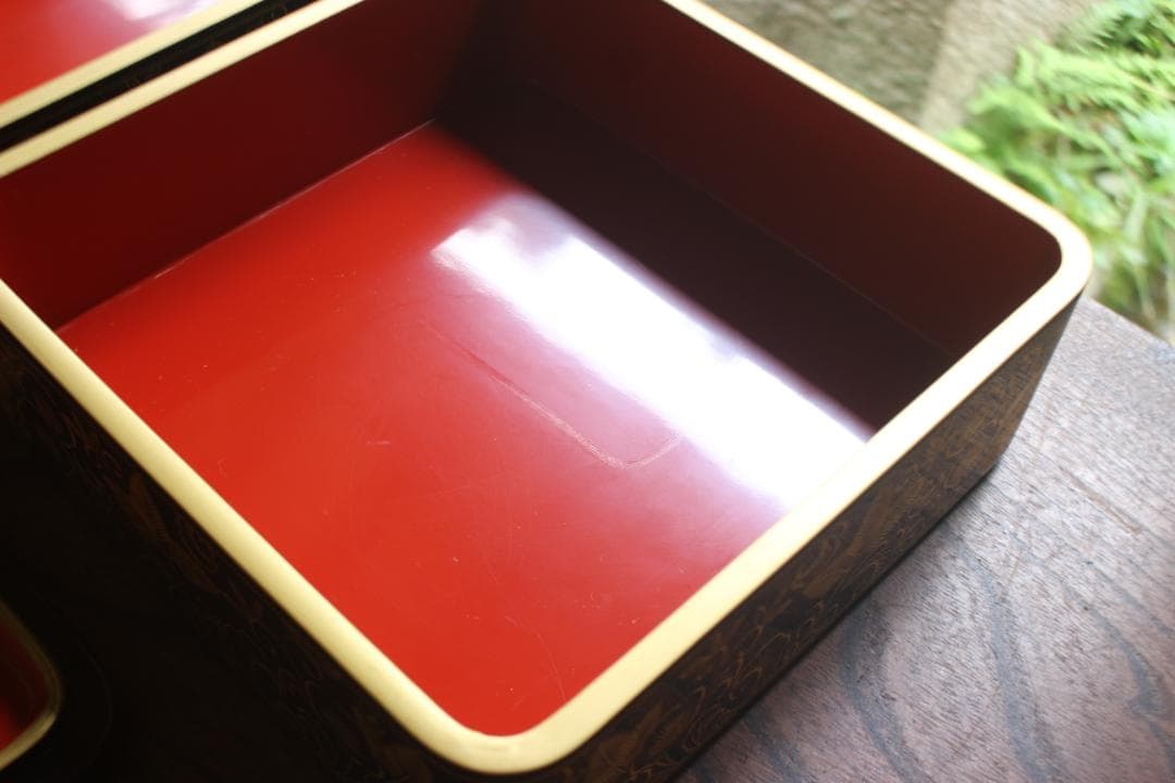 保管傷あり!端正な内朱金縁黒漆に優美な桜シダ沈金の映える輪島塗二段重(検重箱お重 保管傷あり!端正な内朱金縁黒漆に優美な桜シダ沈金の映える輪島塗二段重(検重箱お重