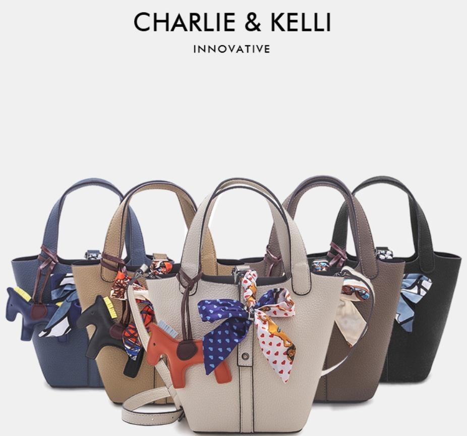 格安好評 CHARLIE&KELLIハンドバッグ 藍色 1bNMH-m22082666235 チャーム付 再入荷格安